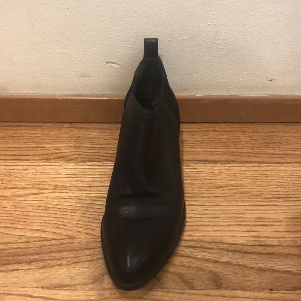 Alexander Wang Koir one black boot. It’s the left boot